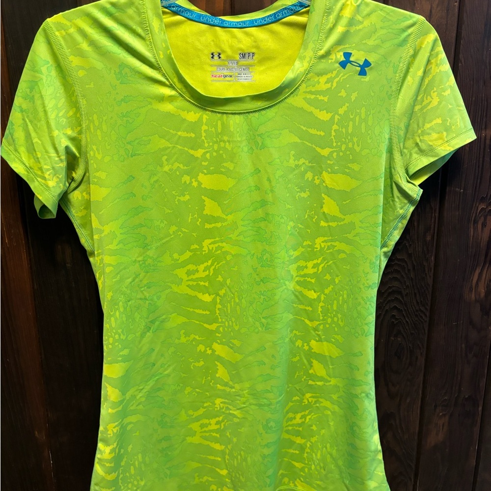 Under Armour small fitted workout T